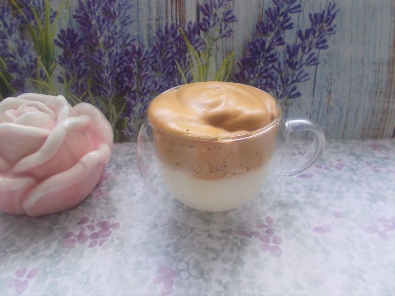 Dalgona coffee-kawa po koreańsku Dalgona coffee-kawa po koreańsku