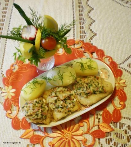 Dama nad brzegiem  Atlantyku 