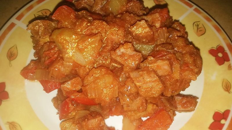 Danie jednogarnkowe z dodatkiem ziemniaków Danie jednogarnkowe z dodatkiem ziemniaków