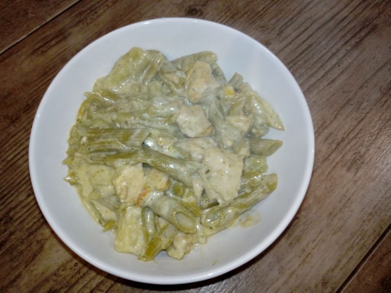 Danie jednogarnkowe z kurczakiem brokułami i penne Danie jednogarnkowe z kurczakiem brokułami i penne