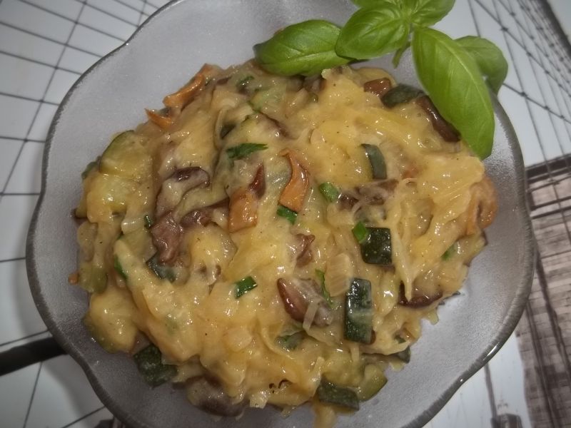 Danie z cukinią i grzybami Danie z cukinią i grzybami