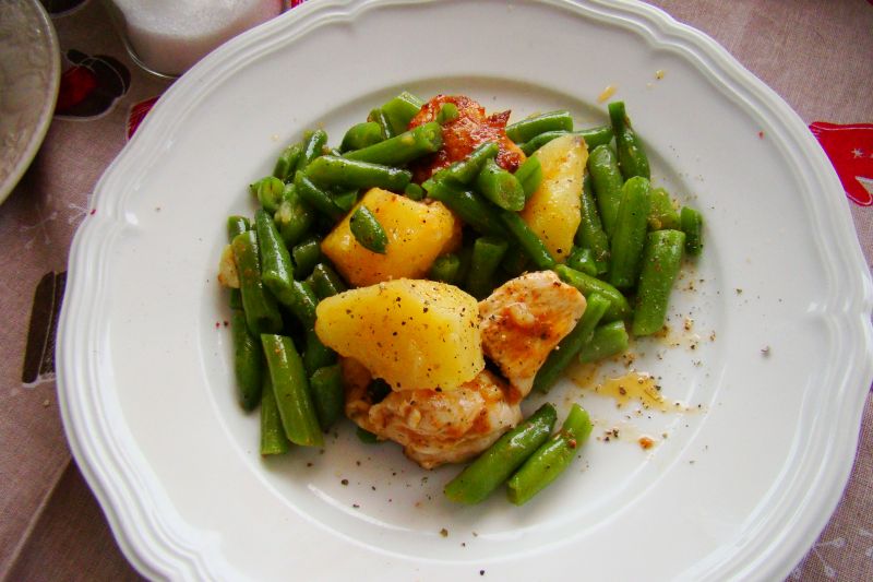 Danie z patelni - ziemniaki, fasolka i kurczaka