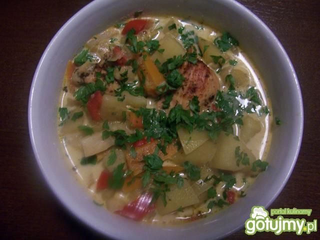 Danie zupo podobne z pikantnym kurczakie Danie zupo podobne z pikantnym kurczakie
