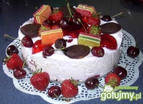 Delicjusz śmietanowy z owocami