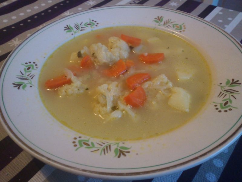 Delikatna bezmięsna zupa jarzynowa  Delikatna bezmięsna zupa jarzynowa