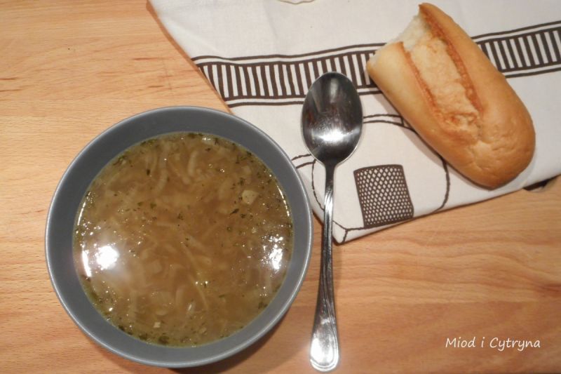 Delikatna zupa cebulowa Delikatna zupa cebulowa