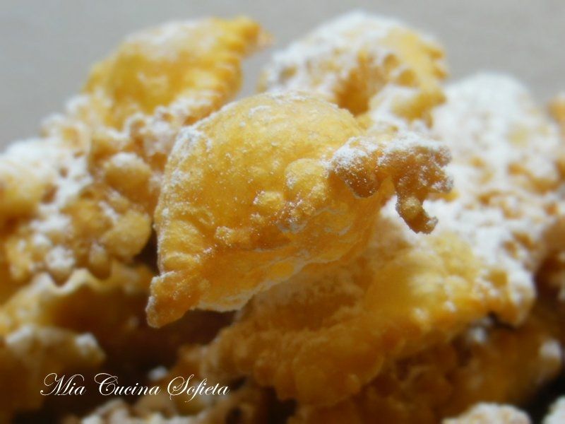 Delikatne i kruche faworki Delikatne i kruche faworki