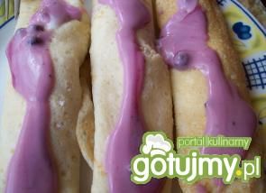 Delikatne naleśniki z musem jagodowym