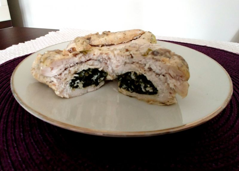 Delikatne piersi z kurczaka ze szpinakowym farszem
