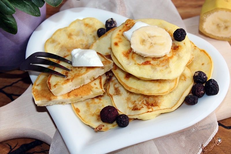 Delikatne placuszki jogurtowe z bananem