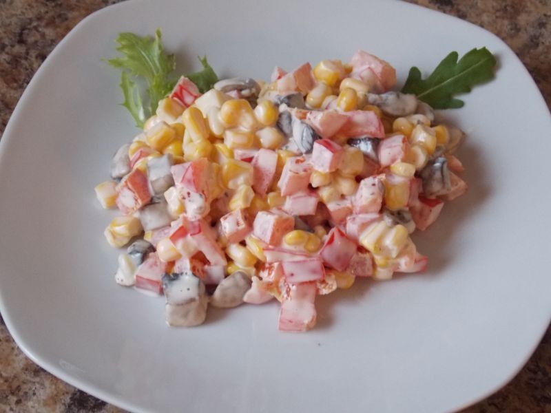 Delikatnie tęczowa sałatka Delikatnie tęczowa sałatka