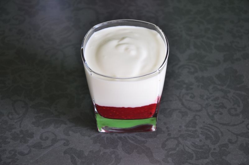 Delikatny deser malinowy Delikatny deser malinowy