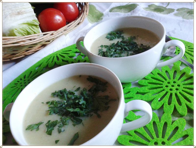 Delikatny krem szparagowo-ziemniaczany z curry  Delikatny krem szparagowo-ziemniaczany z curry
