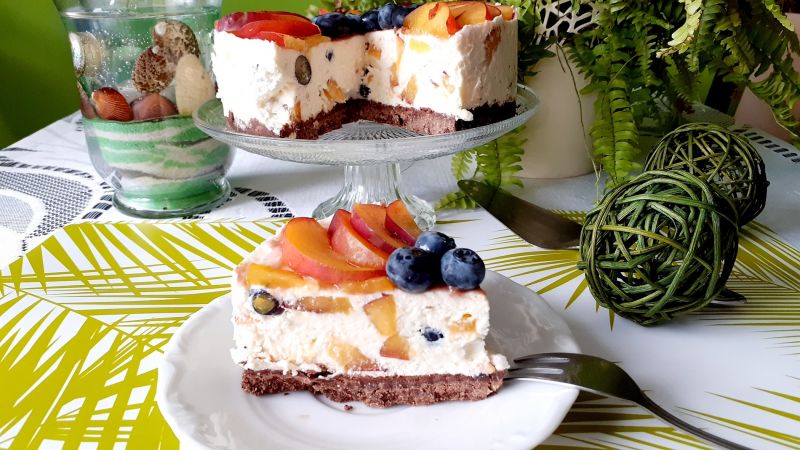 Delikatny sernik mocno owocowy bez pieczenia Delikatny sernik mocno owocowy bez pieczenia