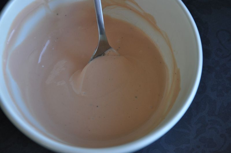 Delikatny sos sałatkowy