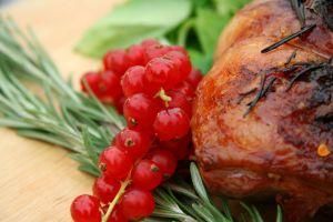 Delikatny udziec jagnięcy z rozmarynem  Delikatny udziec jagnięcy z rozmarynem