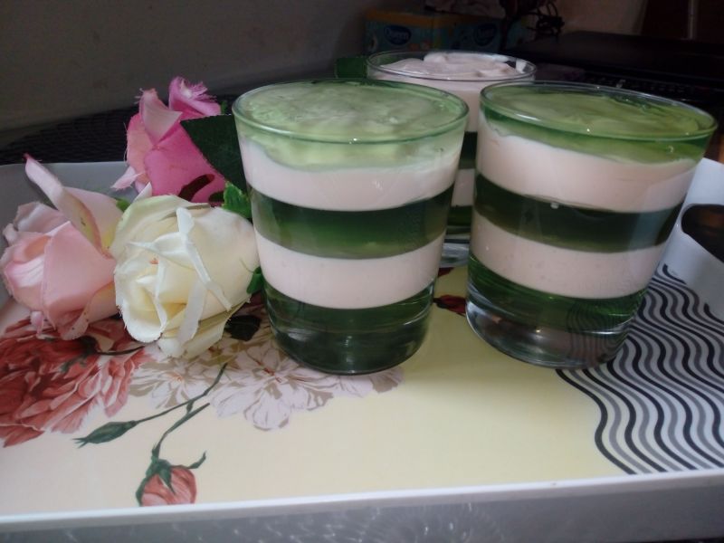 Deser agrestowo-truskawkowy