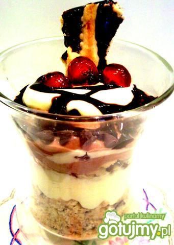 Deser  amaretto z czekoladą Deser  amaretto z czekoladą