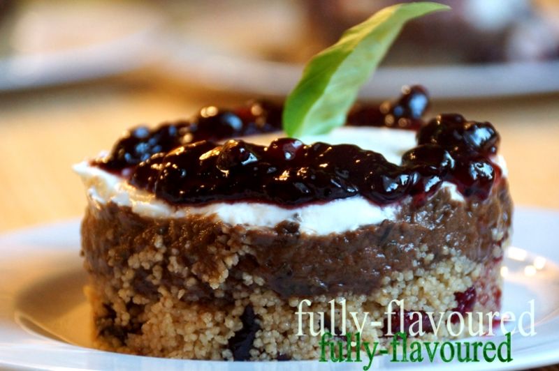 Deser bakłażanowo-cukiniowy na razowym kuskusie 