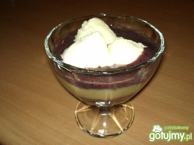 Deser bananowo jagodowy z lodami