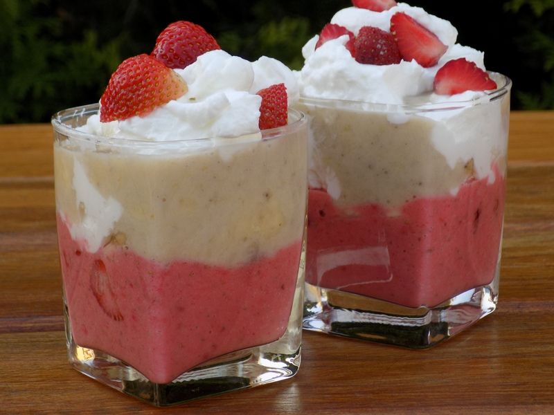 Deser bananowo truskawkowy