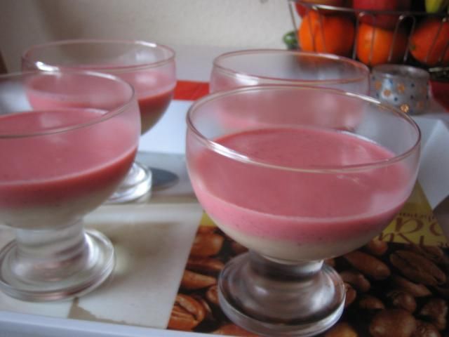 Deser bananowo-truskawkowy