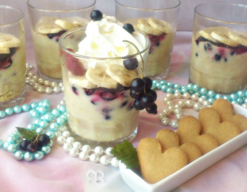 Deser bananowy z czarną porzeczką Di