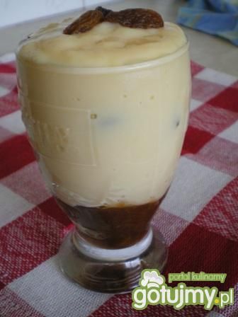 Deser budyniowo-bakaliowy z powidłami Deser budyniowo-bakaliowy z powidłami