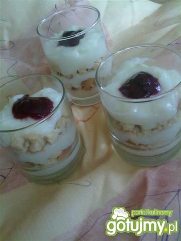Deser budyniowy z biszkoptami
