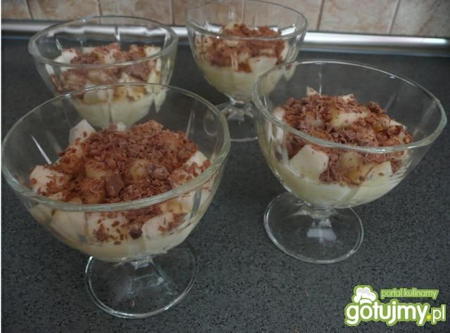 Deser budyniowy z gruszkami i czekoladą Deser budyniowy z gruszkami i czekoladą