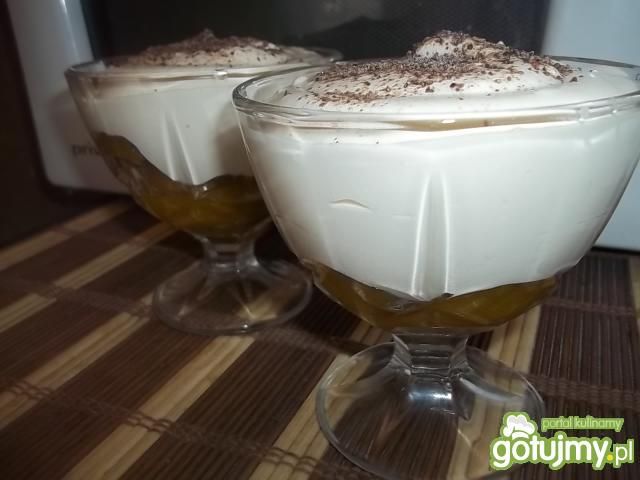 Deser cappuccino ze śliwkami Deser cappuccino ze śliwkami