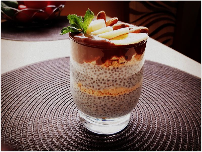 Deser chia z musem bananowo czekoladowym Deser chia z musem bananowo czekoladowym