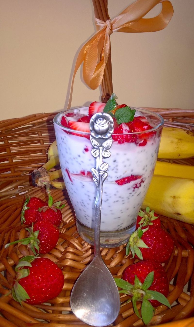 Deser chia z truskawkami Deser chia z truskawkami