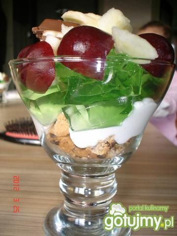 Deser ciasteczkowo-galaretkowo-owocowy Deser ciasteczkowo-galaretkowo-owocowy