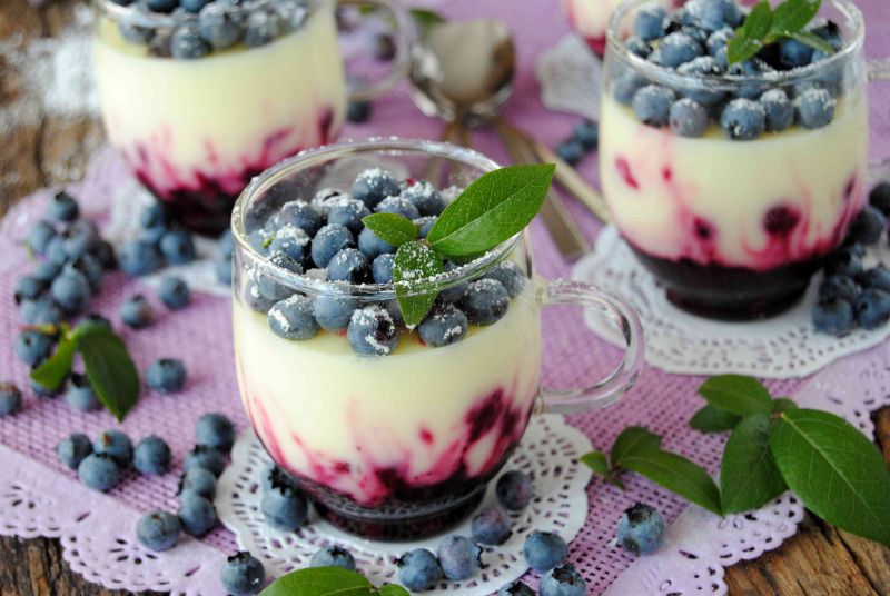 Deser cytrynowo- borówkowy Deser cytrynowo- borówkowy