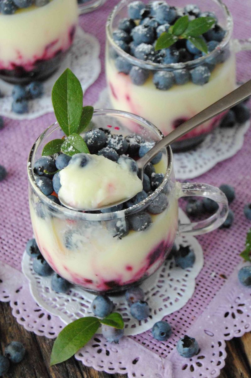 Deser cytrynowo- borówkowy Deser cytrynowo- borówkowy