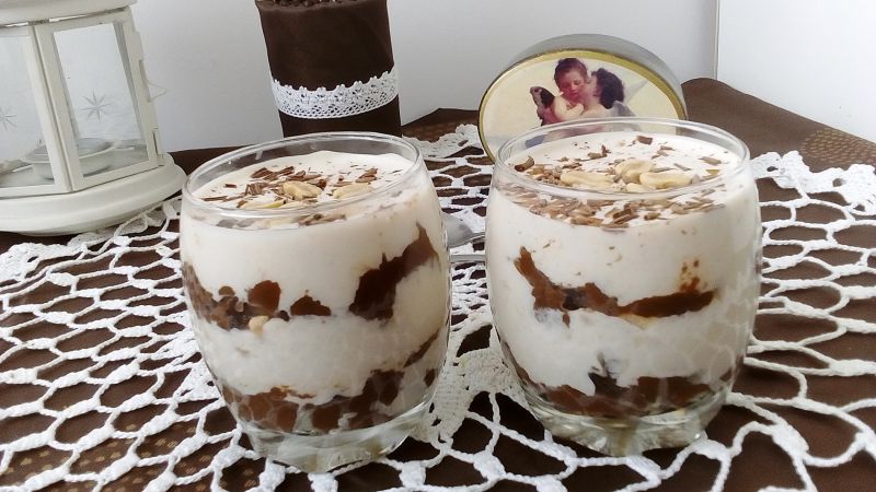 Deser czekoladowo-orzechowy ze smażonymi bananami