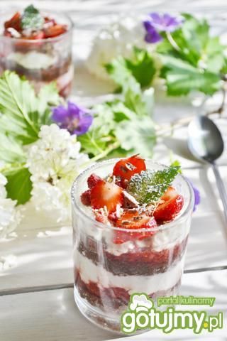 Deser czekoladowo-owocowy 2