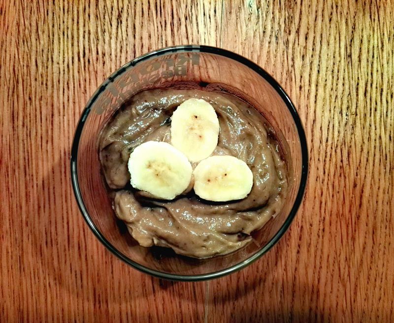 Deser czekoladowy z awokado i bananem