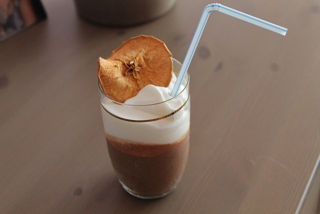 Deser czekoladowy z suszonym jabłkiem Deser czekoladowy z suszonym jabłkiem