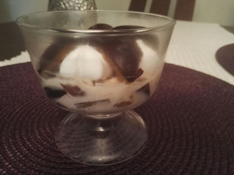 Deser fistaszkowy ze śliwkami Deser fistaszkowy ze śliwkami