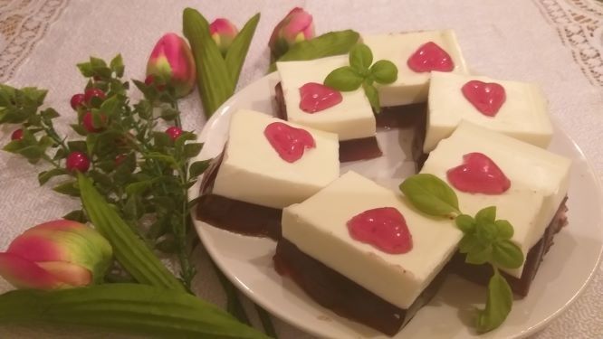 Deser galaretkowo - jogurtowy z serduszkami Deser galaretkowo - jogurtowy z serduszkami