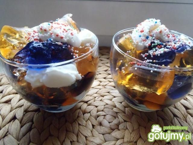 Deser galaretkowo-serkowy Deser galaretkowo-serkowy