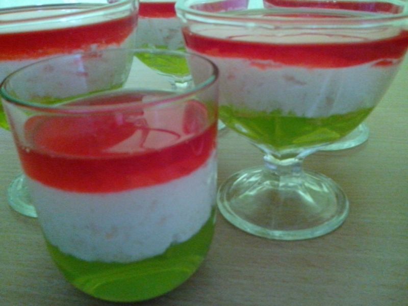 Deser galaretkowy Deser galaretkowy