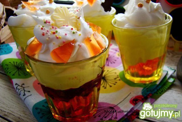 Deser galaretkowy z musem malinowym 