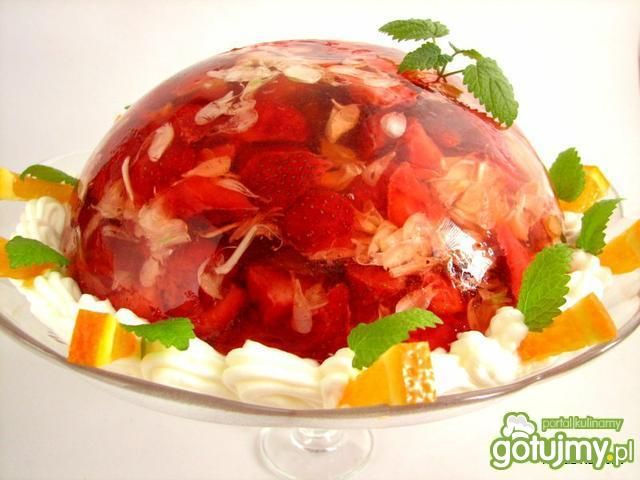 Deser galaretkowy z truskawkami i akacją