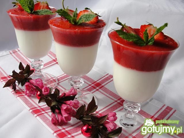 Deser grecki z musem truskawkowym