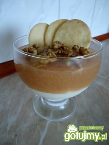 Deser jabłkowo-serowy z orzechami