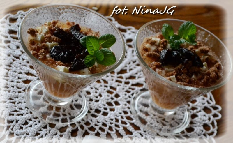 Deser jabłkowy z śliwką i otrębami Deser jabłkowy z śliwką i otrębami