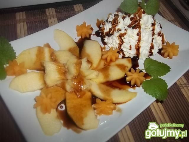 Deser jabłkowy z sosem balsamicznym Deser jabłkowy z sosem balsamicznym